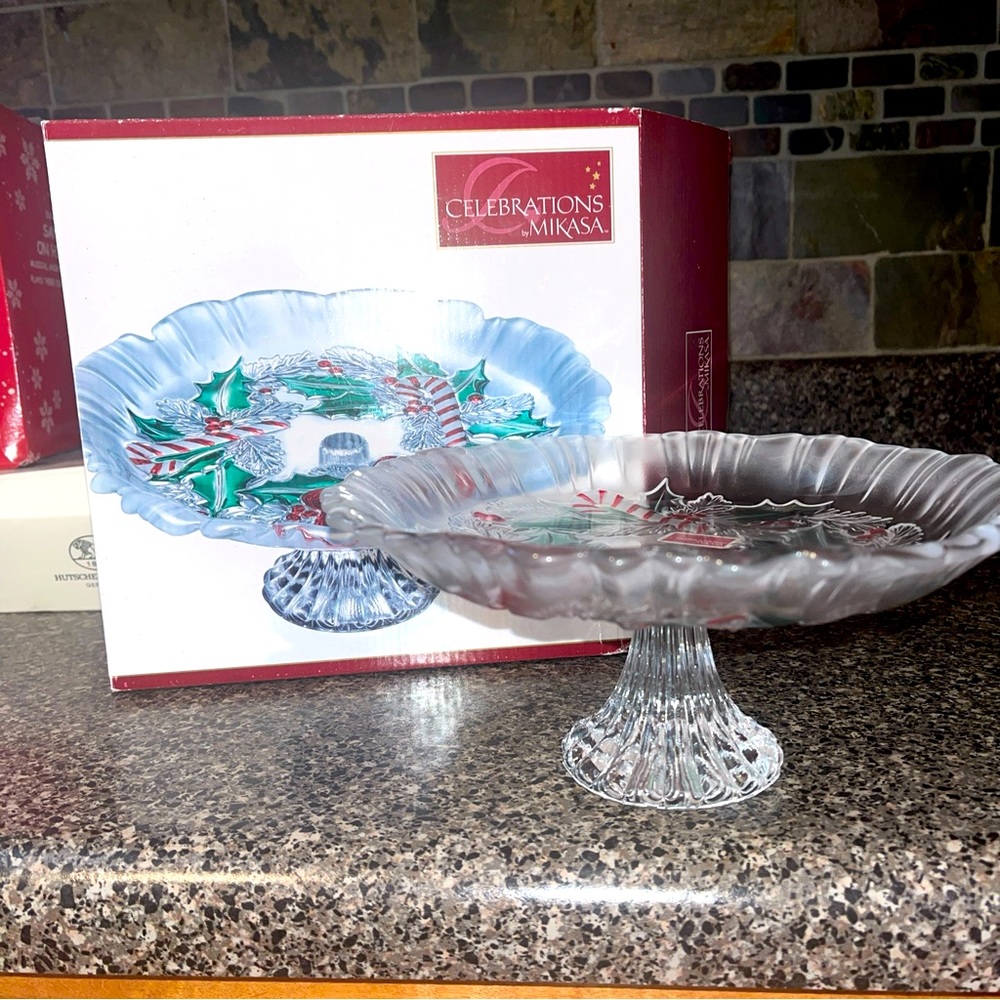 Celebrations by MIKASA Festive Wreath Candy Cane “Footed Bon Bon” Pedestal Plate
